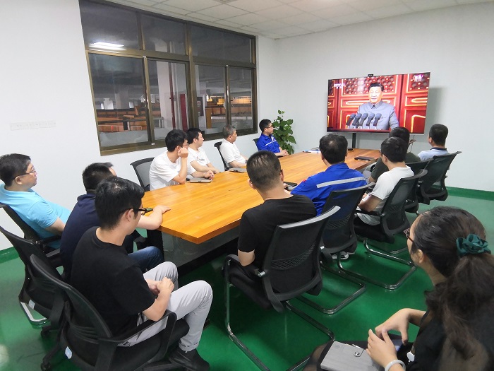 晶微全體黨員干部職工集中收聽收看建黨100周年大會盛況