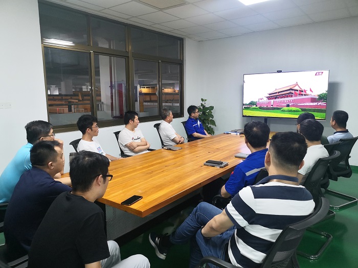 晶微全體黨員干部職工集中收聽收看建黨100周年大會盛況