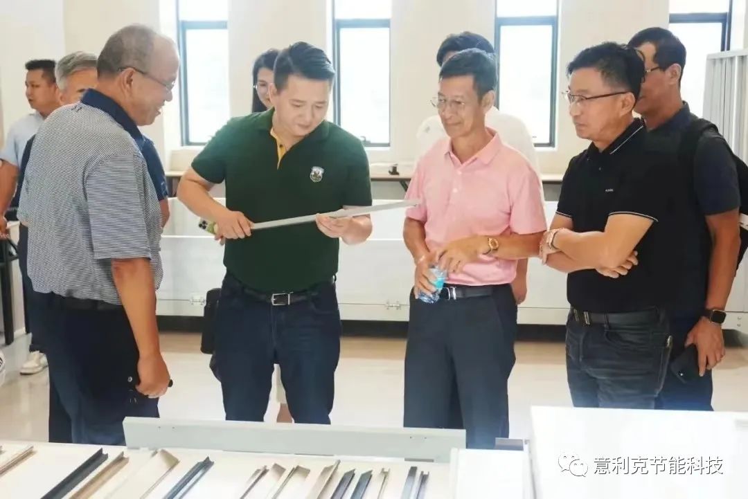 意利克董事長(zhǎng)周厚宏隨產(chǎn)業(yè)聯(lián)盟、南海鋁協(xié)參觀考察南南鋁業(yè)集團(tuán)
